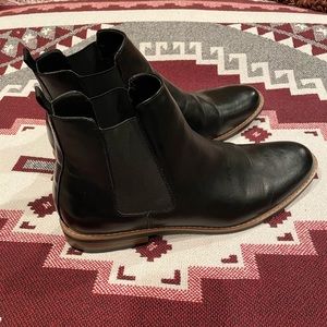Men’s black boots size 12